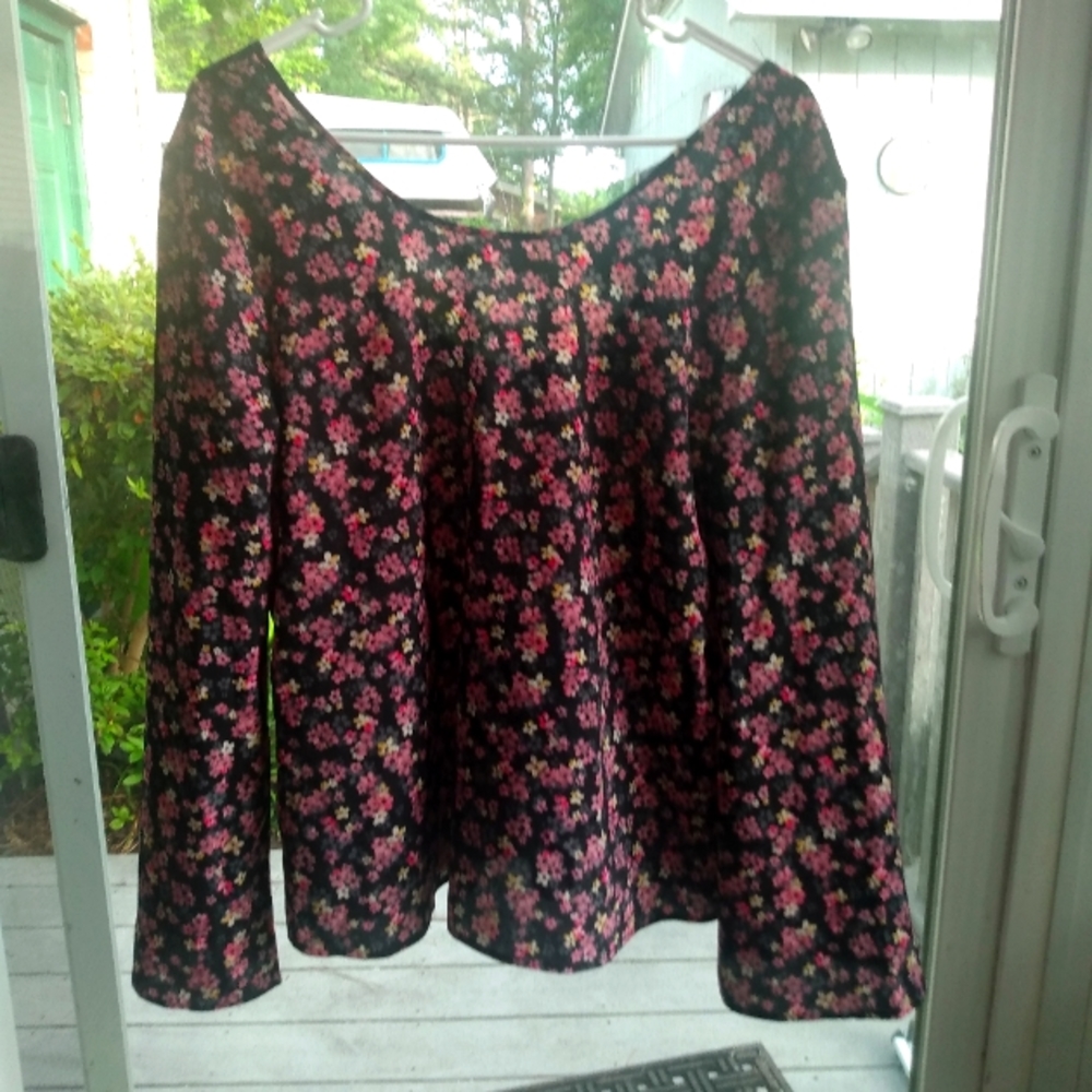 Victoria's Secret top size S/P black w purple pink white flowers